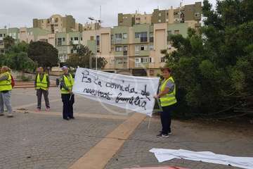 Los afectados por el retraso en el pago de las nóminas municipales exigen cobrar (Foto TA)